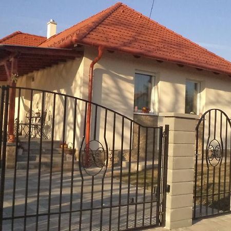 Molni Apartment Balatonfuzfo Exterior photo
